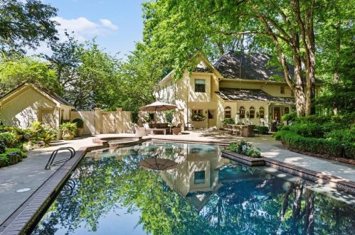 130 Bayvale Ct, Atlanta, GA 30328-2663