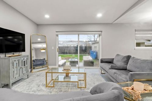 6126 Cambourne Rd, Dearborn Heights MI 48127-3916 exterior