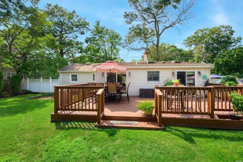 51 Harned Rd, Commack NY 11725-5104 exterior