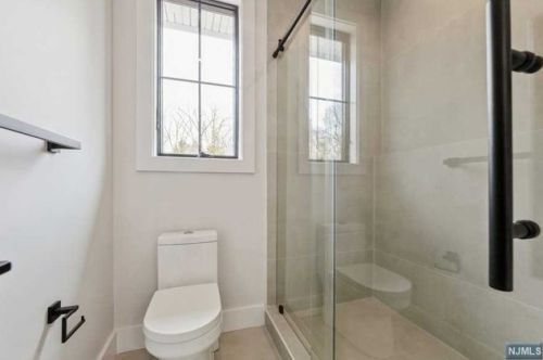 32 Pleasant St, Haworth NJ  07641-1929 exterior