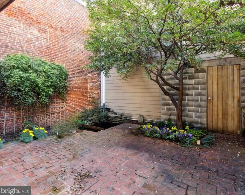 730 Bainbridge St, Philadelphia PA 19146-1807 exterior