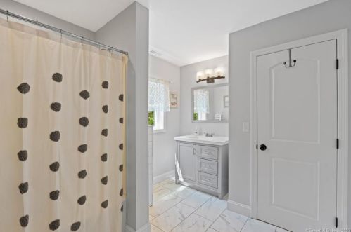 20 Bch St, North Haven CT 06473-3320 exterior