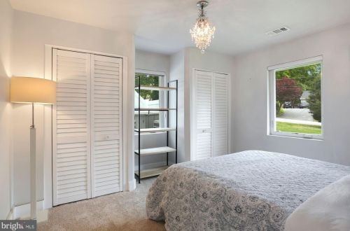 1228 Morningside Ln, Alexandria VA 22308-1042 exterior