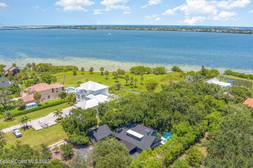 9320 Tropical Trl, Merritt Island, FL 32952-6821