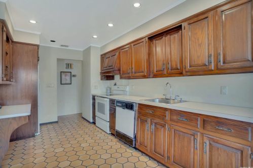 8 Terry Ln, Commack NY  11725-2015 exterior