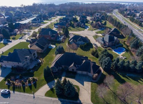 33654 Lotties Dr, New Baltimore MI 48047-2378 exterior