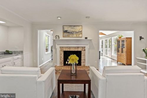 701 Rdg Dr, Mc Lean VA 22101-1620 exterior