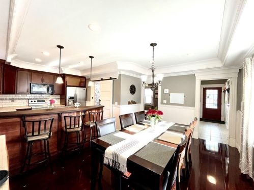 218 Prospect St, Chicopee MA 01013-4006 exterior