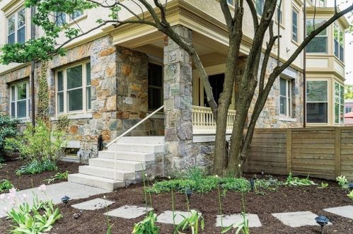 23 Regent Cir, Brookline, MA 02445-3355