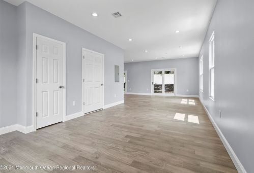 28 Twain Ave, Old Bridge NJ  08857-2110 exterior