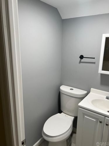 104 Schuyler Dr, Edison NJ  08817-3560 exterior