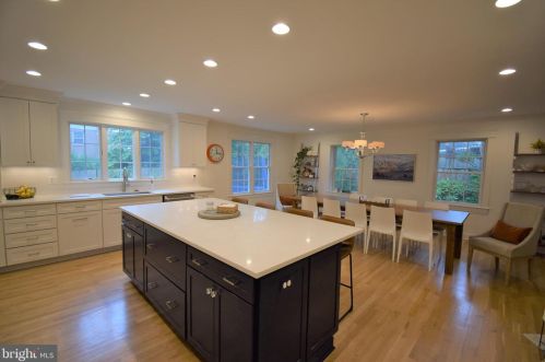 8814 Fircrest Pl, Alexandria VA  22308-2632 exterior