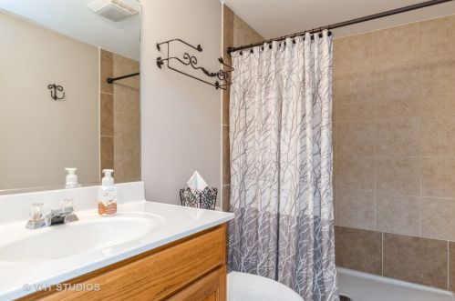 864 Hickman Ln, Bull Valley IL 60098-3027 exterior