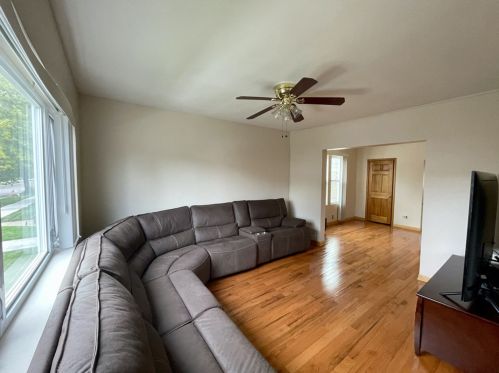 5912 Kolmar Ave, Chicago, IL 60646-5808