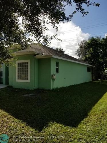 2516 Edgarce St, Fort Pierce FL exterior