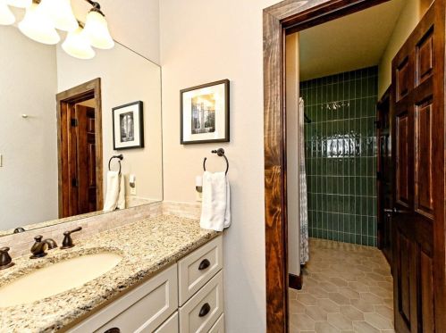 1501 Cyn Edge Dr, Austin TX 78733-2000 exterior