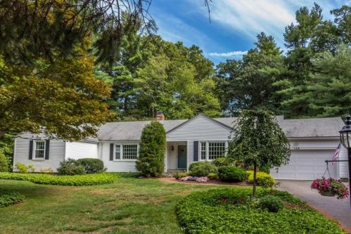 126 Holden Rd, Worcester, MA 01612-1136