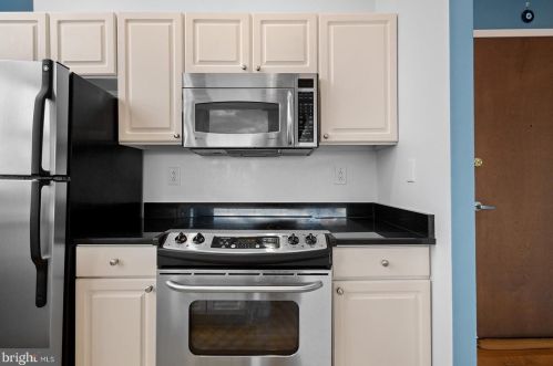 315 Arch St, Philadelphia PA 19106-1800 exterior