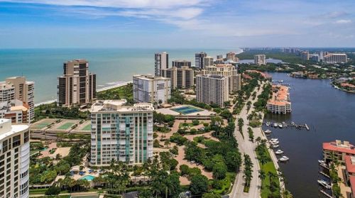 4255 Gulf Shore Blvd, Naples FL 34103-3435 exterior