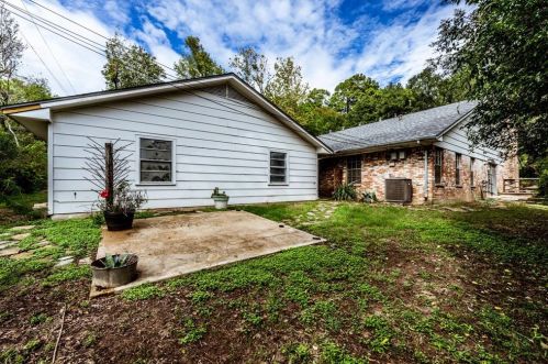 2525 Robinson Way, Huntsville TX exterior