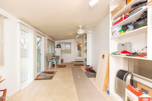 5231 Old Colony Rd, Kalamazoo MI 49008-3216 exterior