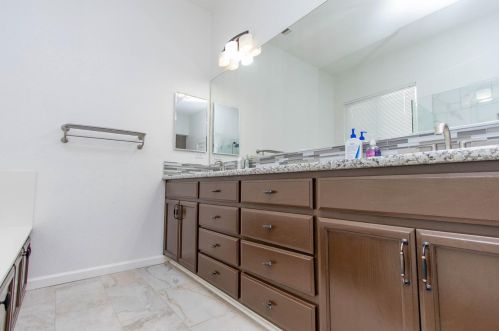 1072 Bennington Ave, Turlock CA  95382-0555 exterior