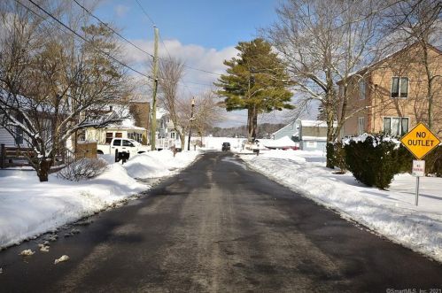 14 Lk St, Ellington CT 06029-3008 exterior