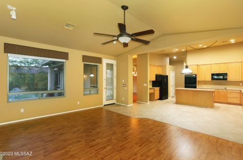 11438 Mtn Breeze Dr, Tucson AZ 85737-7247 exterior