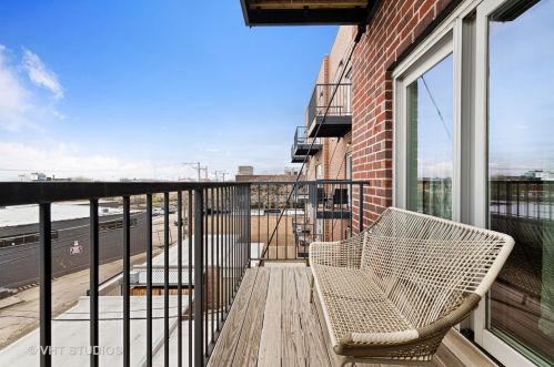 2442 Clybourn Ave, Chicago IL 60614 exterior