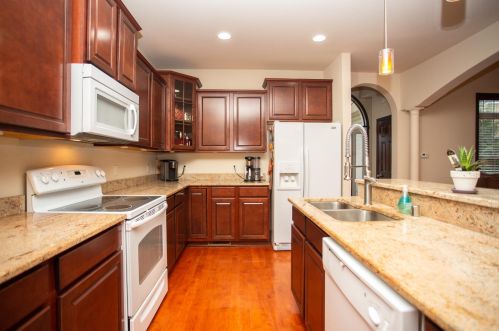 3998 Kimberly Ave, Milwaukee WI 53221-4553 exterior