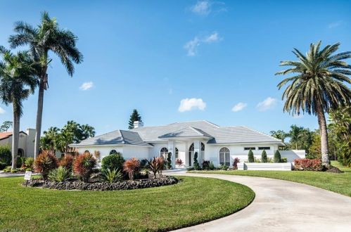 4702 Oak Leaf Dr, Naples FL 34119-8574 exterior