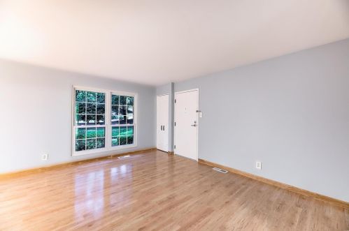 1103 Appleseed Ln, Saint Louis, MO 63132-3230