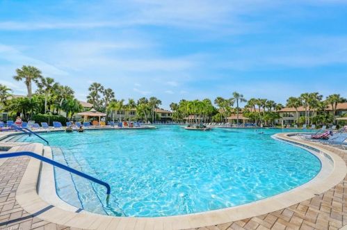 4039 Northlight Dr, Naples FL 34112-5065 exterior