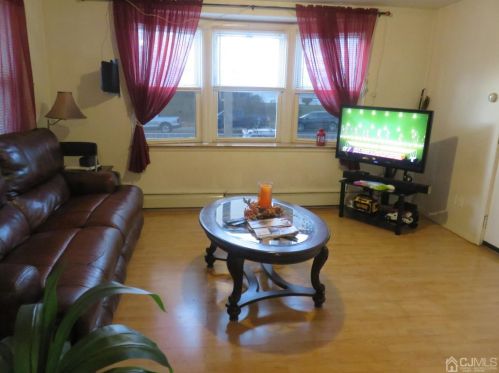 194 High St, Perth Amboy NJ 08861-3504 exterior