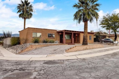 9705 3rd St, Tucson, AZ 85748-2707