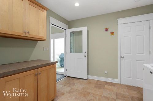 2514 Hall St, Grand Rapids MI 49506-3170 exterior