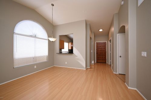 7043 28th Ave, Phoenix AZ  85051-8452 exterior