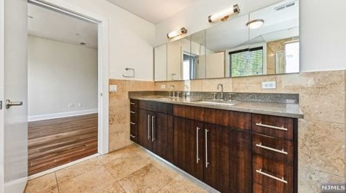 2 Vela Way, Edgewater NJ 07020-1564 exterior