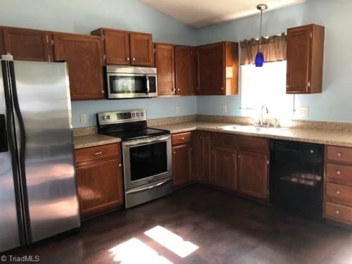 164 Creekside Dr, Farmington, NC 27028-2834