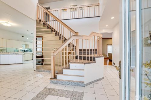 4 Fairhill Rd, Edison NJ 08817-2962 exterior