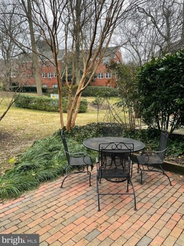 1418 Martha Custis Dr, Alexandria VA 22302-2028 exterior