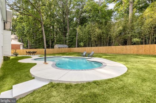 6705 Buttermere Ln, Bethesda MD  20817-1528 exterior