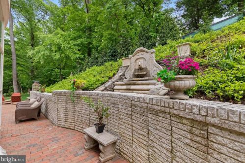 8751 Brook Rd, Mc Lean VA  22102-1507 exterior