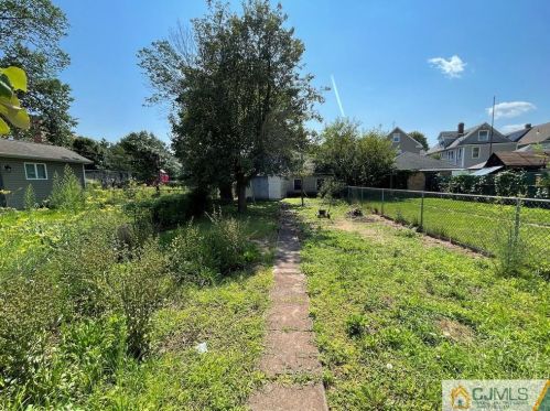 80 Plum St, New Brunswick, NJ 08901-1828