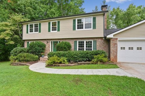 2508 Lakebrook Ct, Atlanta, GA 30360-1715