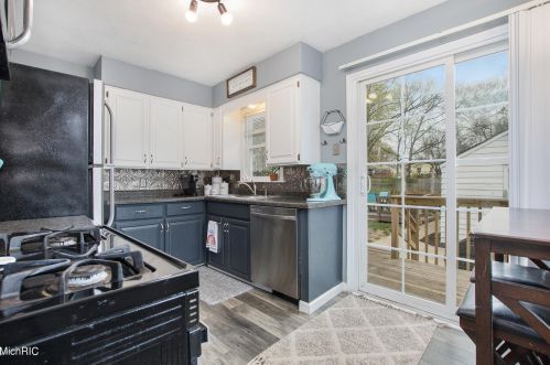 822 Royal Oak St, Wyoming MI exterior