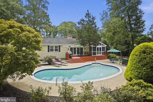 9220 Forest Haven Dr, Alexandria, VA 22309-3203