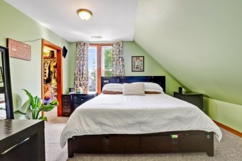 4214 Bernard St, Chicago IL 60618-1104 exterior