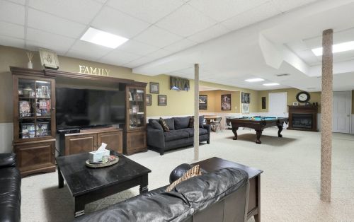 94 Caramel Rd, Commack NY 11725-1000 exterior