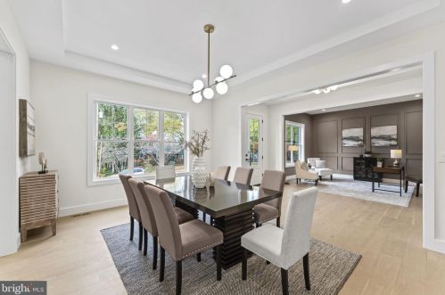 1327 Mayflower Dr, Mc Lean VA 22101-3405 exterior